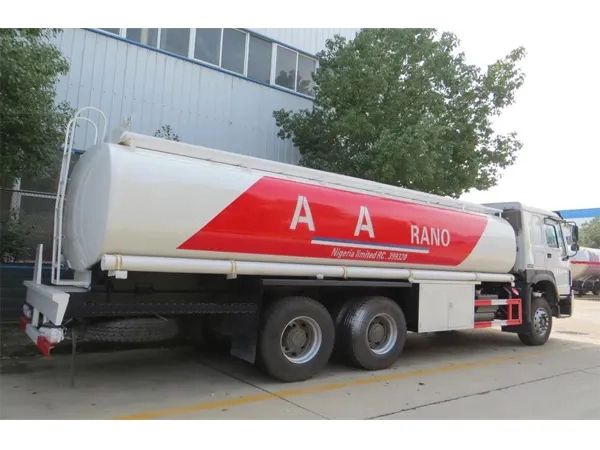 HOWO 18000 Liters Oil Tank Truck