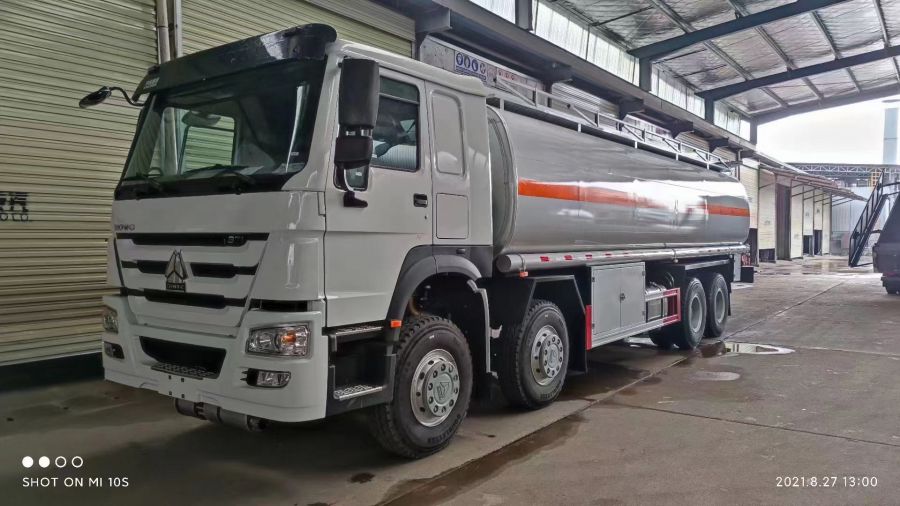 HOWO 8X4 Fuel Tanker Truck