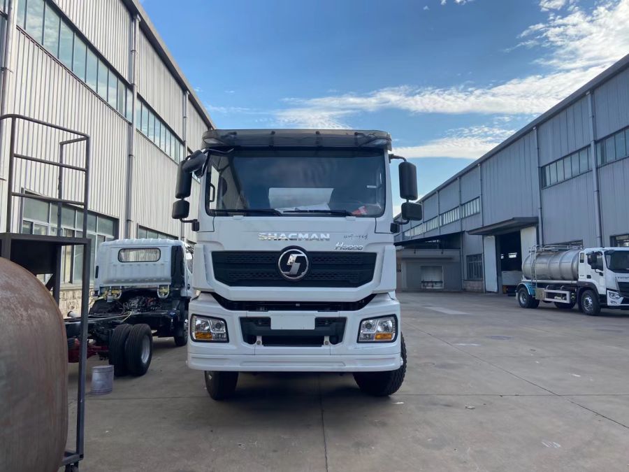 Shacman H3000 30CBM Fuel Tanker Truck