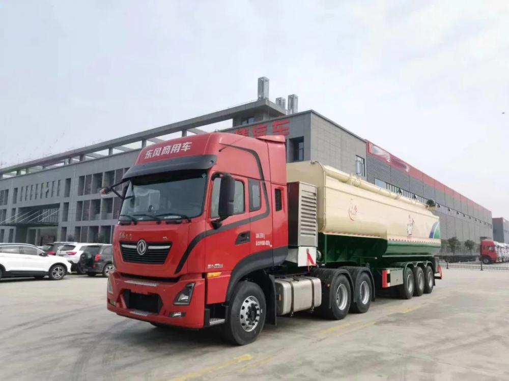 11meter Bulk Feed Trailer Equipped with Auger Conveyor and 50kv Self Generating Power Supply