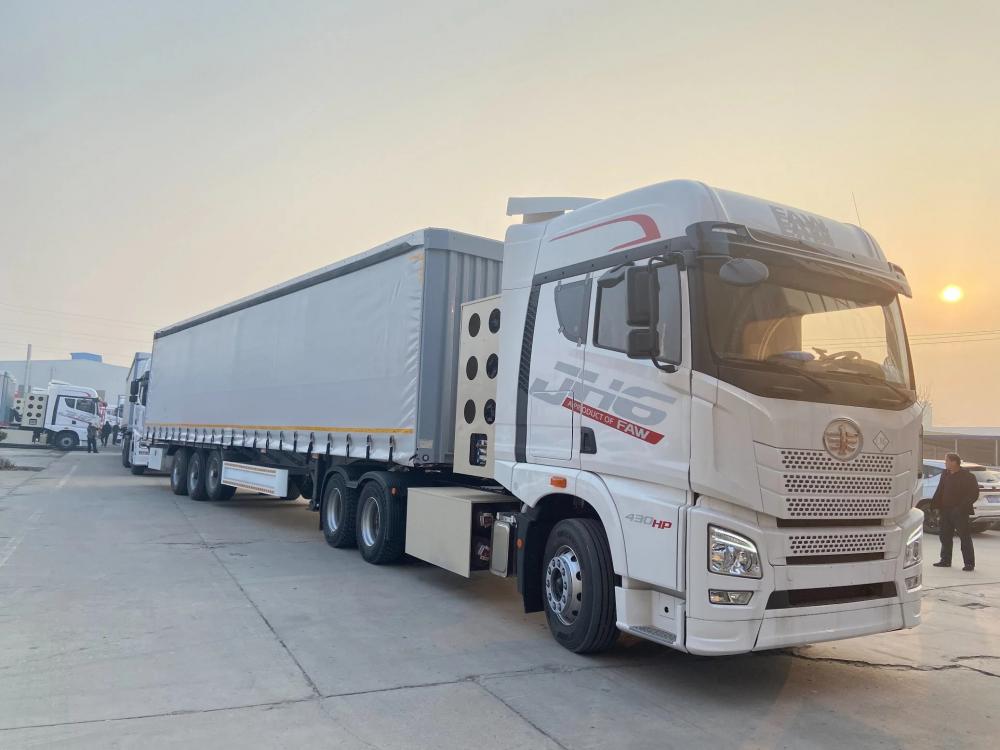 3 Axle 92cbm Cargo Transport Box Type Side Curtain Type Semi-Trailer for Sale