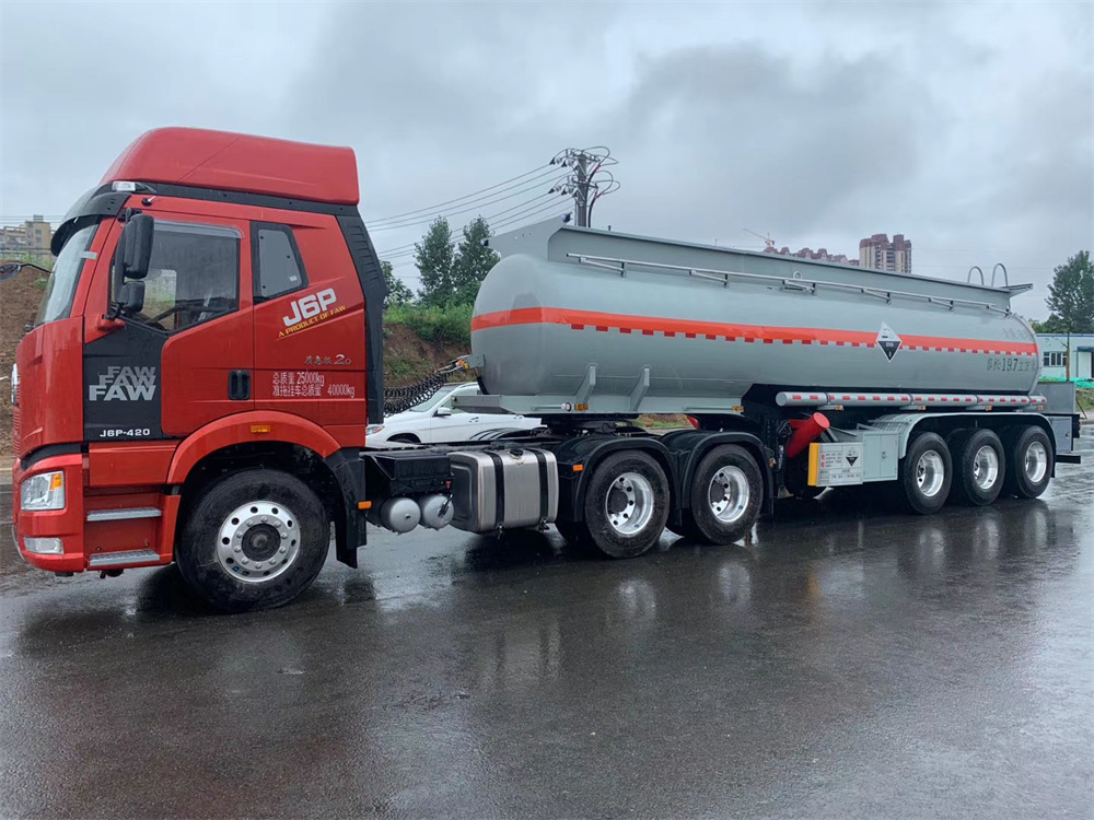 3 Axles 35cbm Sodium Hydroxide Tank Trailer with PE Inner Lining