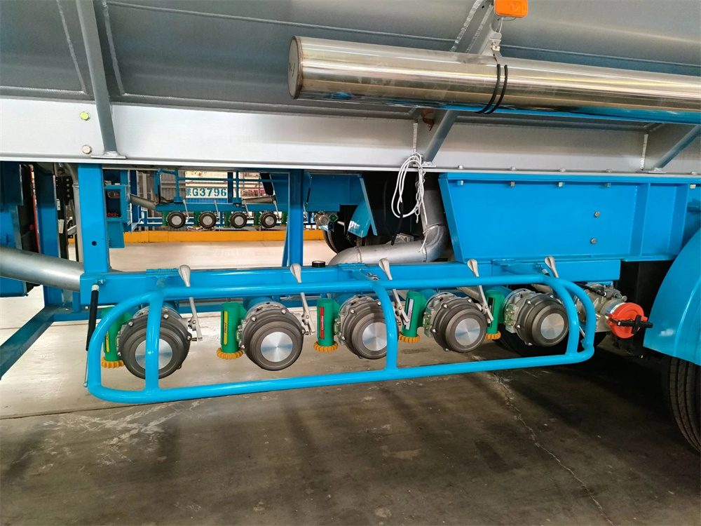 3 Axle 33cbm 33000liter Good Quality Carbon Steel Tank Trailer