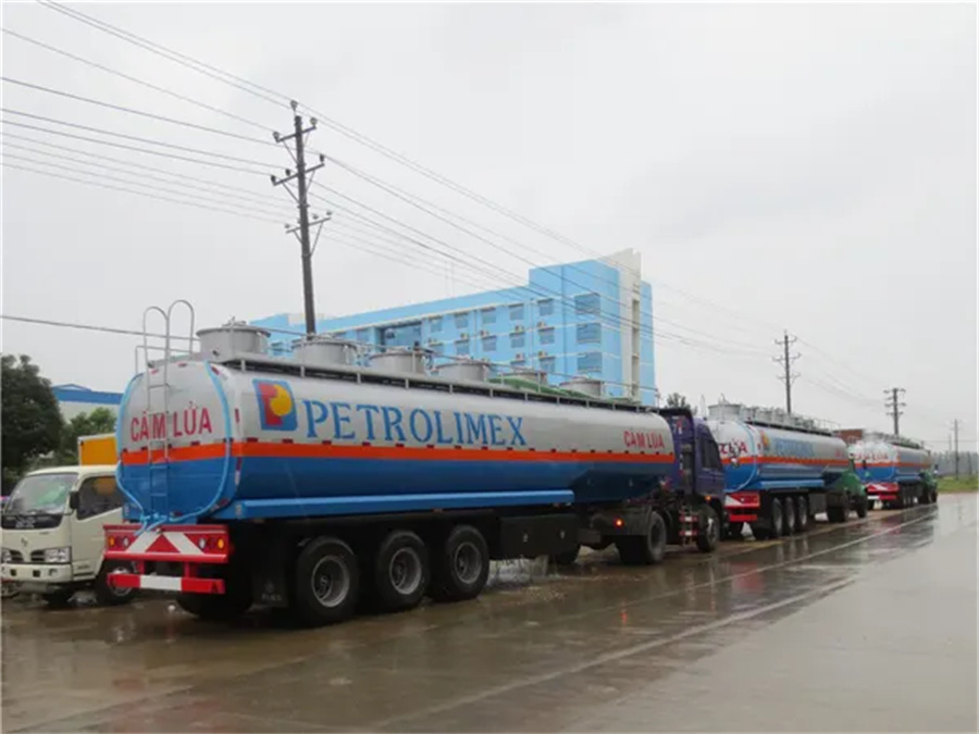 3 Axle 43cbm 43000liter Good Quality Carbon Steel Tank Trailer with 6 Compartment