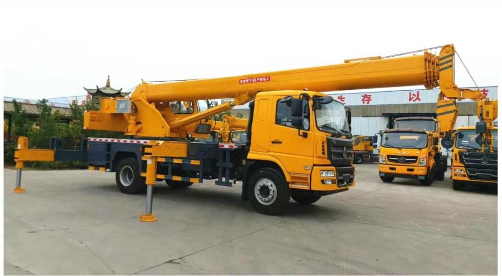 4X2 6Wheels Shacman Truck Mounted 16t Loading Crane Telescope Boom 5 Jibs 36M
