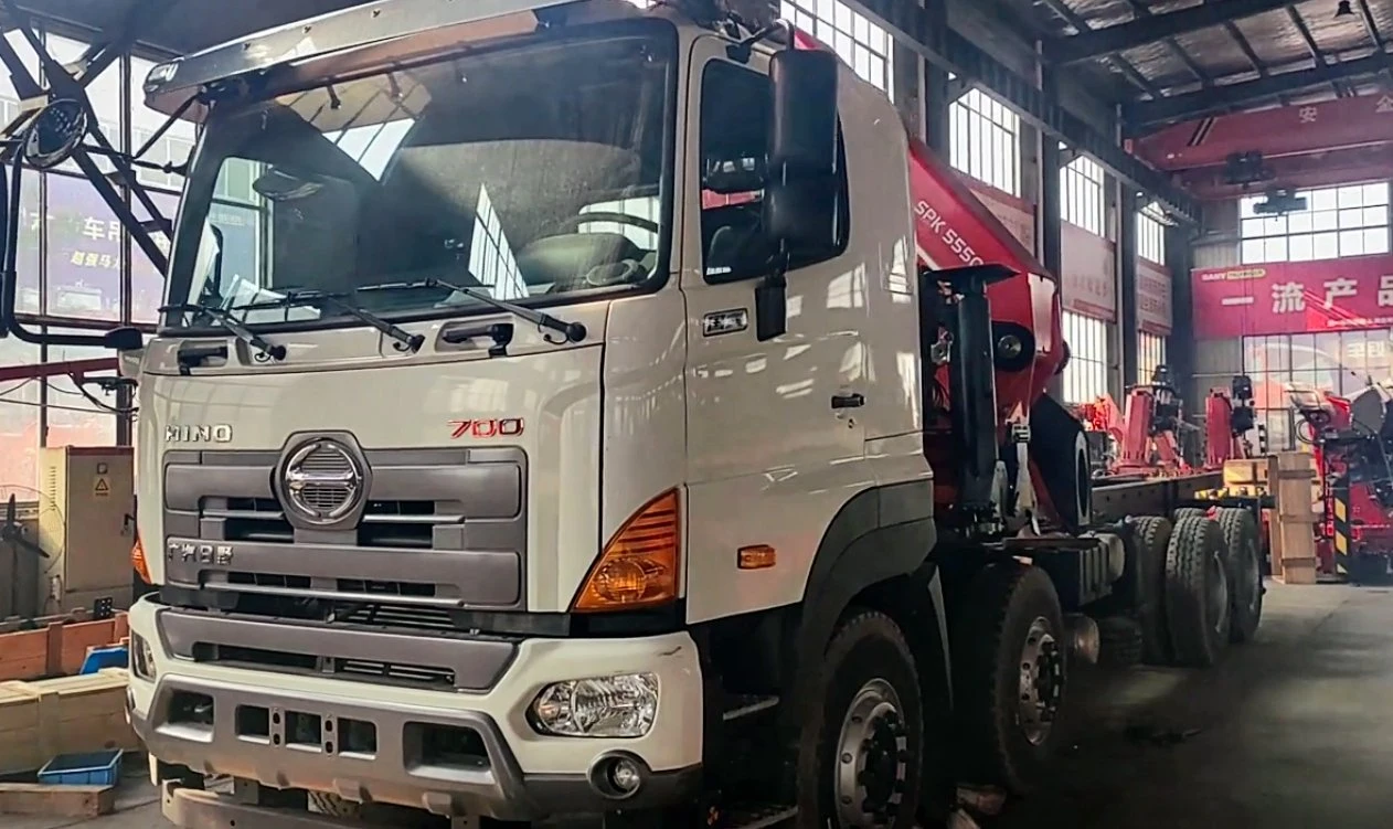 Hino 8X4 12Wheels Cargo Truck with 16ton Knuckle Crane