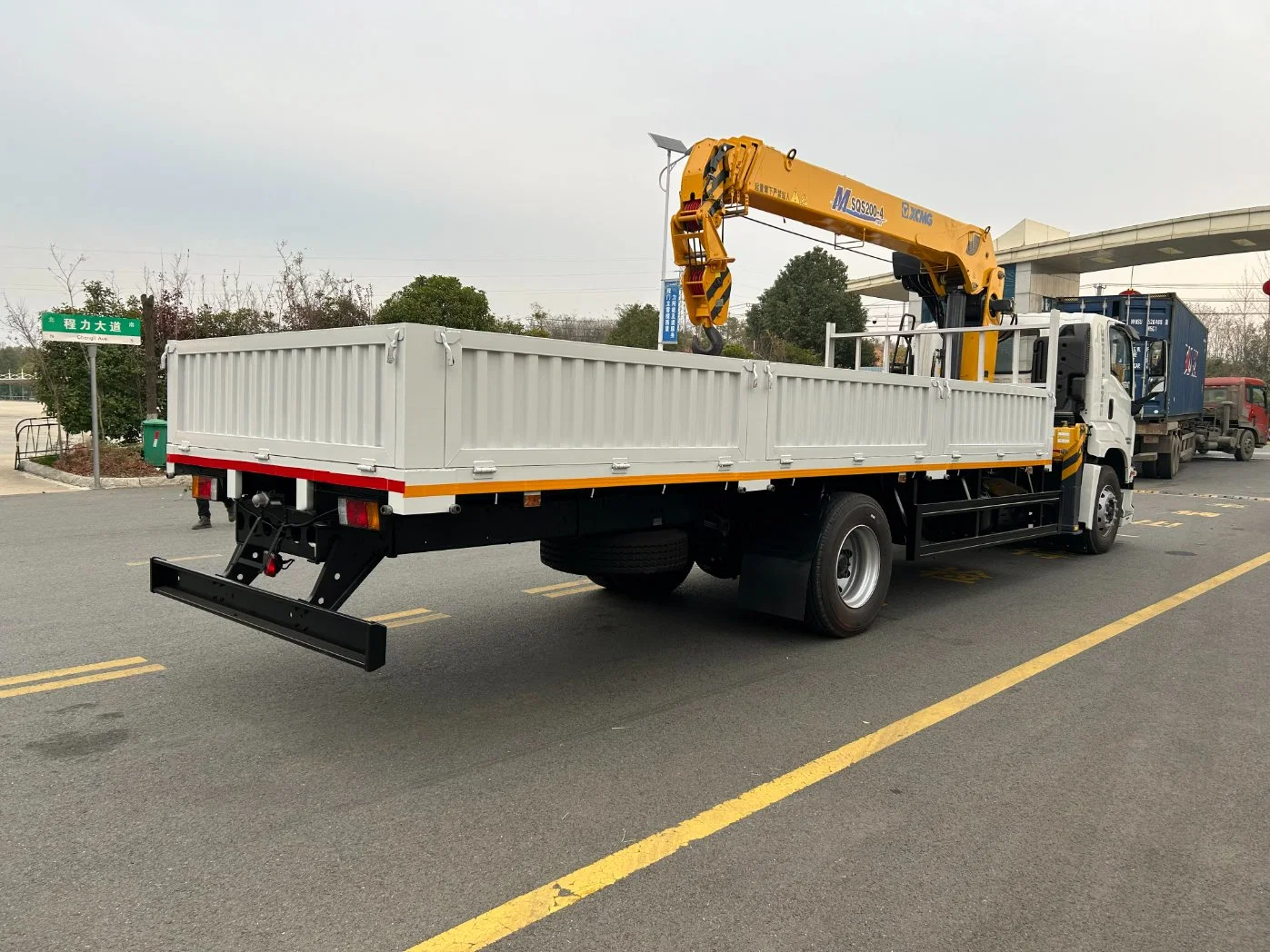 ISUZU GIGA Right Hand 4X2 6Wheels Cargo Truck with 12ton Straight Boom Crane