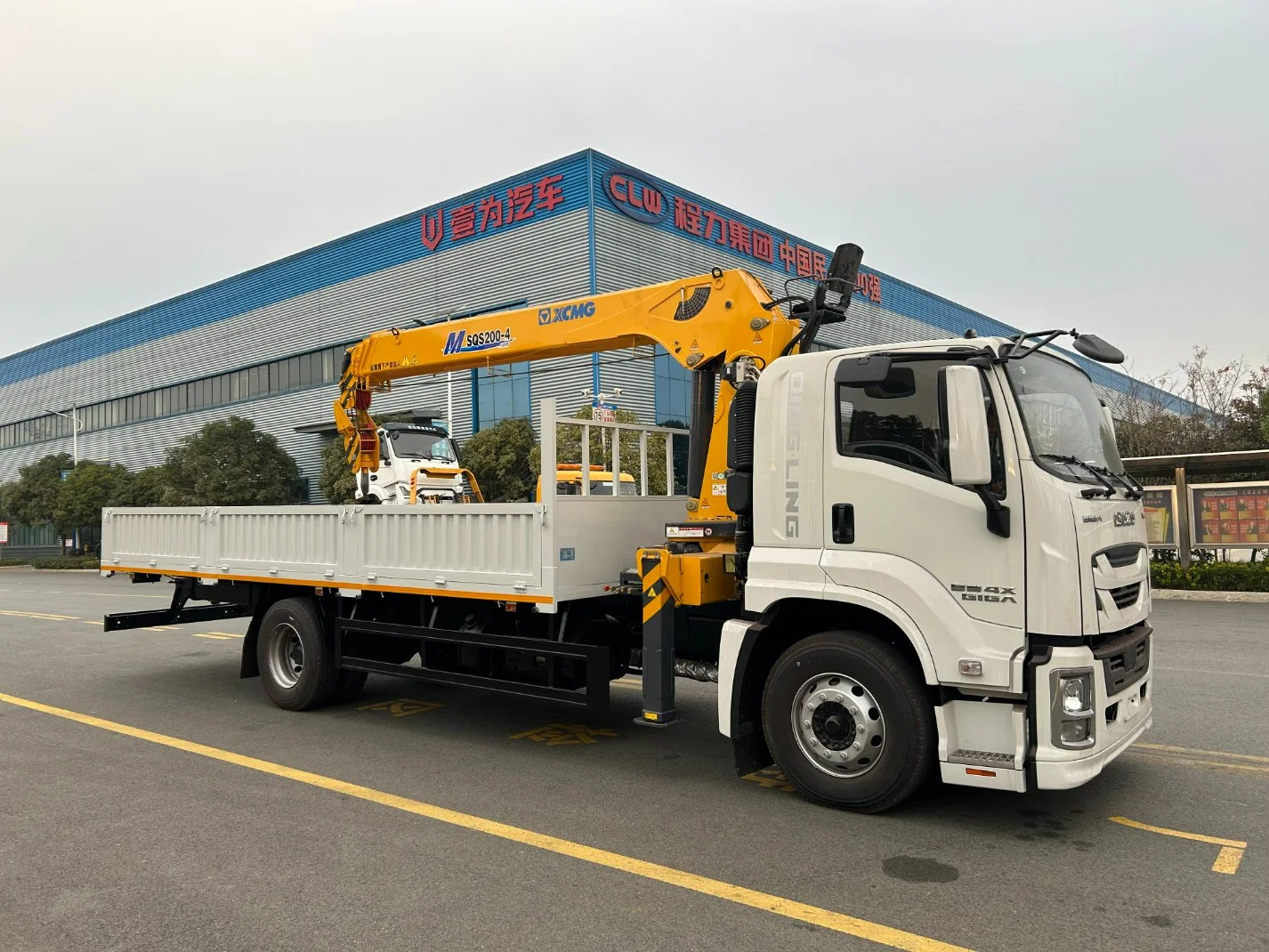 ISUZU GIGA Right Hand 4X2 6Wheels Cargo Truck with 12ton Straight Boom Crane