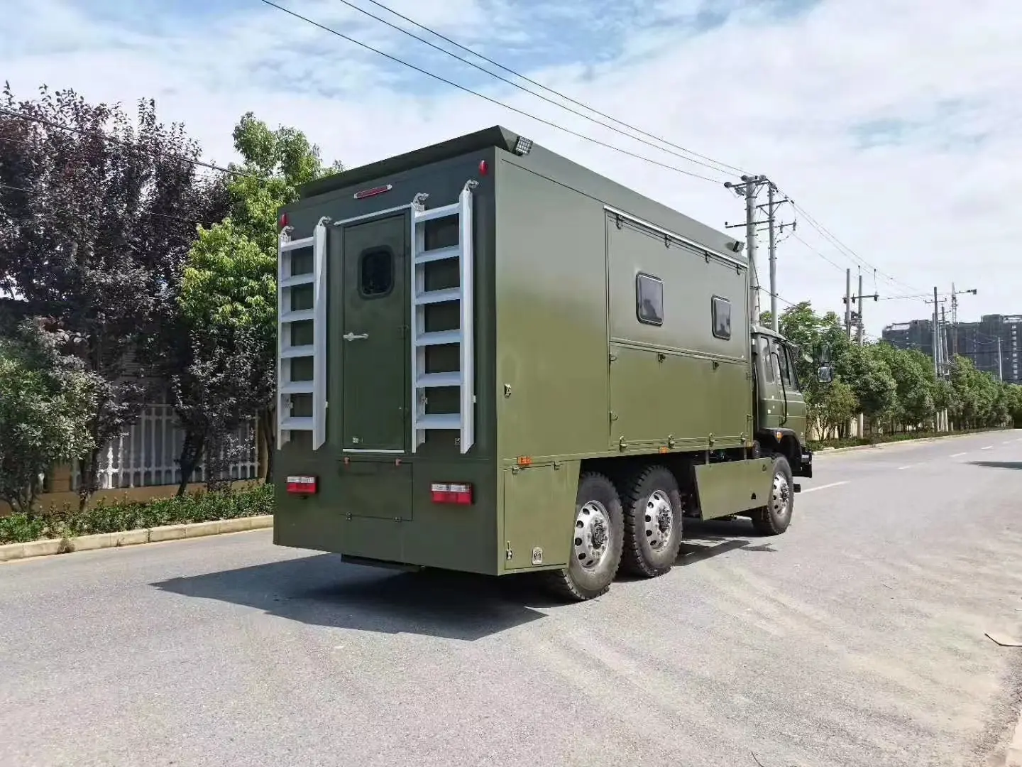 Dongfeng 6X6 off Road Mobile Fast Food Truck for Mlitary