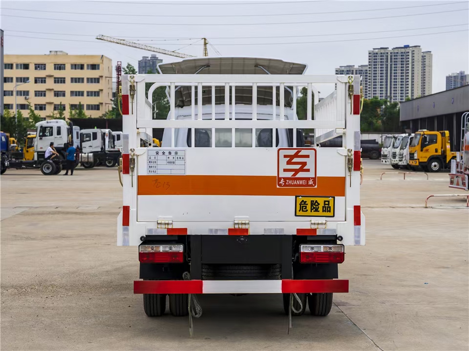 2Ton Dongfeng LPG Kitchen Gas Cylinder Delivery Stake Truck