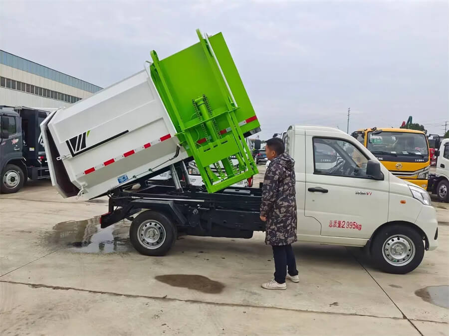 Foton Mini Side Loading Hanging Barrel Garbage Truck