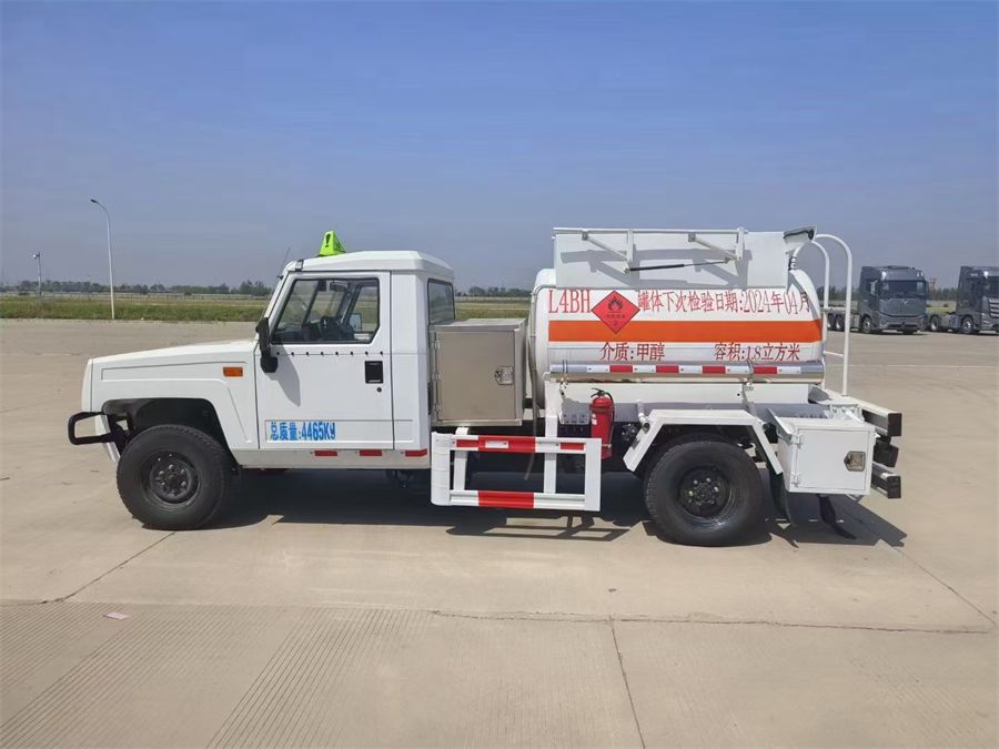 Dongfeng 2000Liters Oil Dispenser Truck